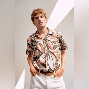 Zara Men's leaf Print short-sleeve collared shirt size S relaxed fit